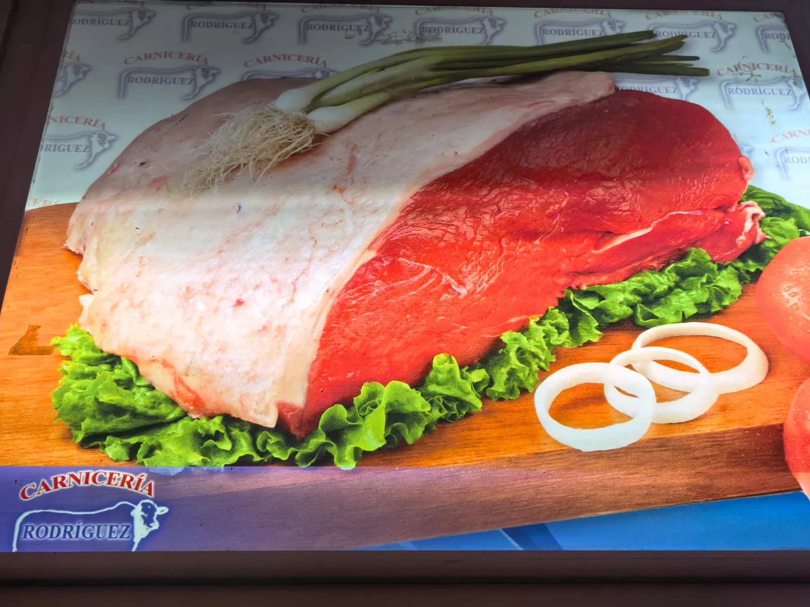 Corte grande de carne de res con verduras